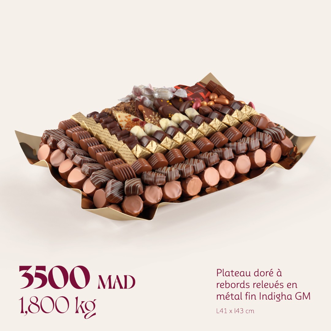 Plateau doré à rebords relevés en métal fin Indigha